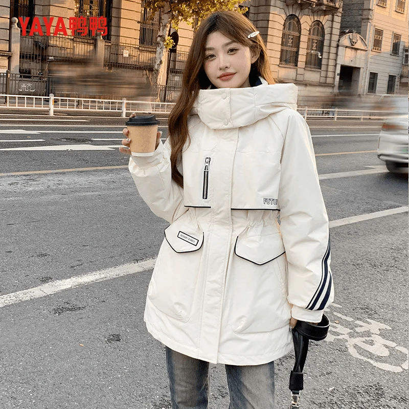 YAYA/鸭鸭2025年新款派克羽绒服时尚休闲连帽潮流中长款洋气收腰