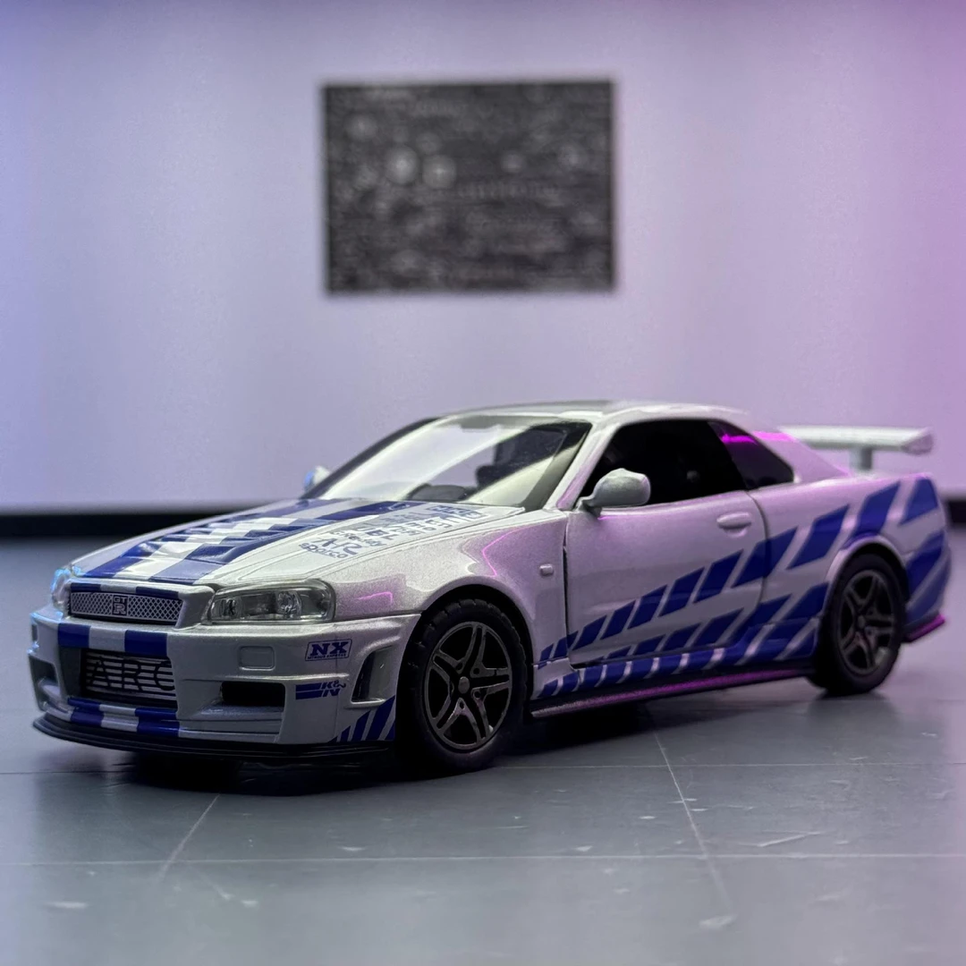 潮玩合金汽车模型1:32日产GTR R34 灯光音效回力开门儿童玩具跑车
