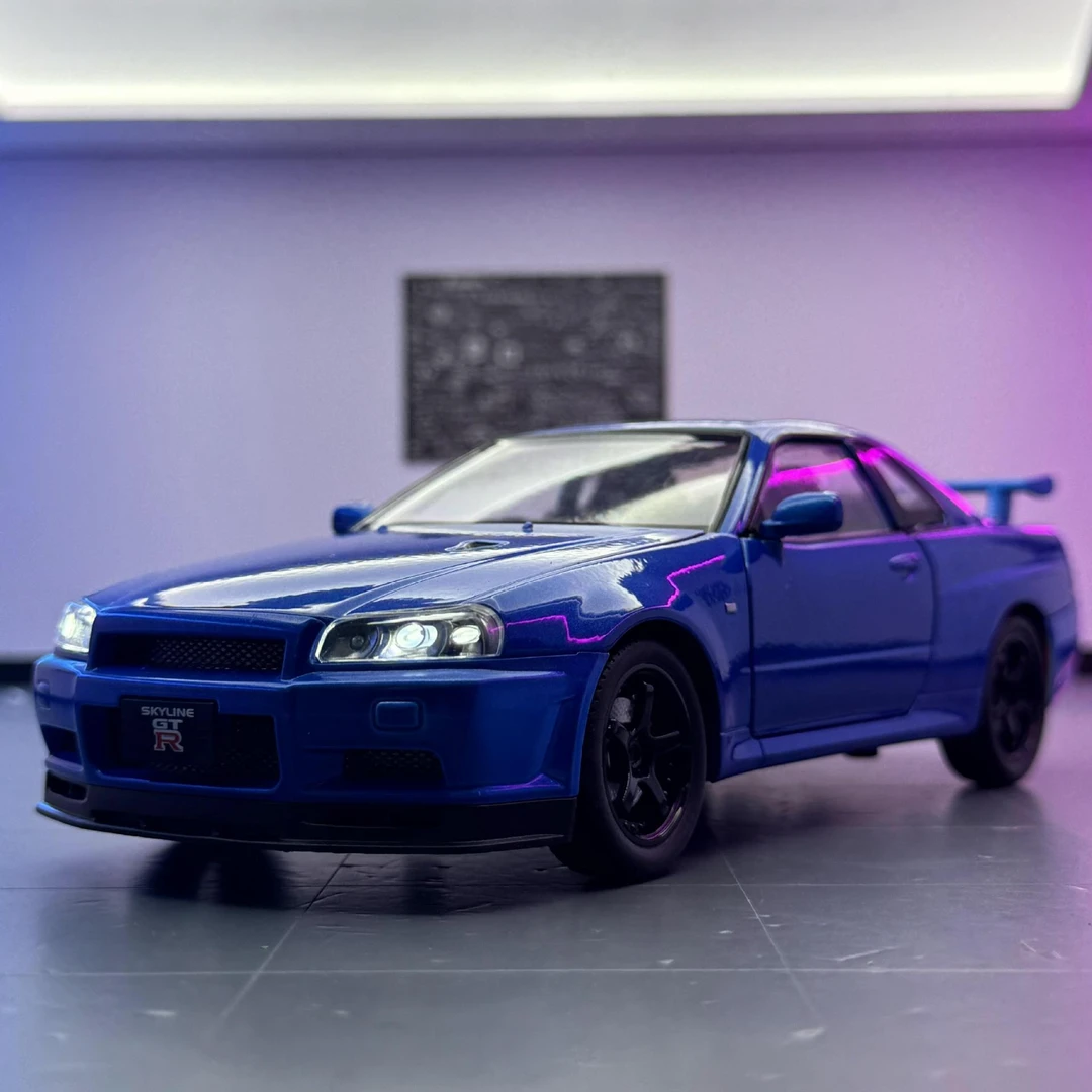 潮玩合金汽车模型1:24日产GTR34 灯光音效回力开门儿童玩具跑车