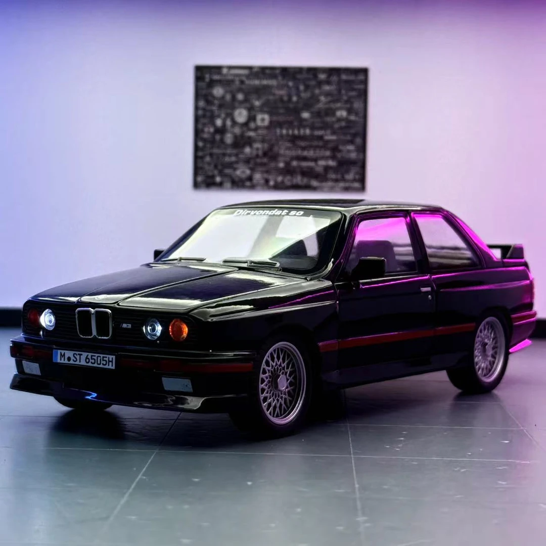 潮玩合金汽车模型1:24经典复古宝马M3灯光音效回力男孩玩具跑车模