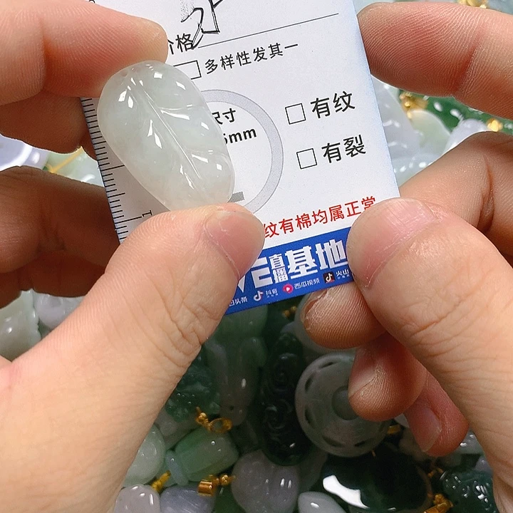 翡翠颈饰未镶嵌天然翡翠