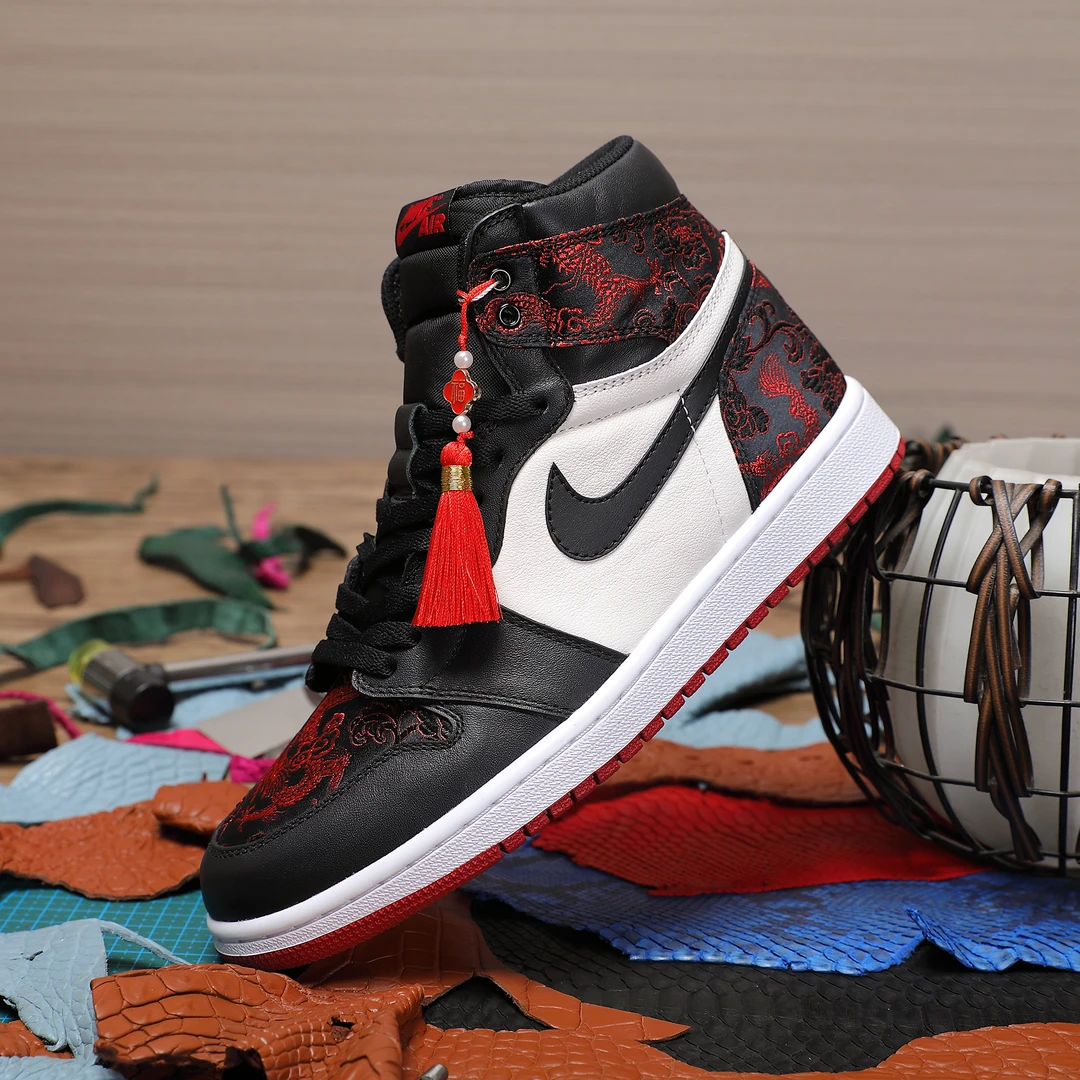 NIKE/耐克Air Jordan 1 黑红刺绣龙纹国风情侣龙年潮【定制球鞋】