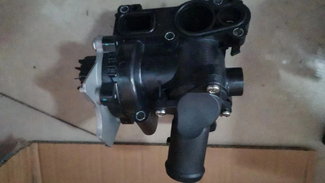 发动机水泵：备注车型年限排量（提供车架号）