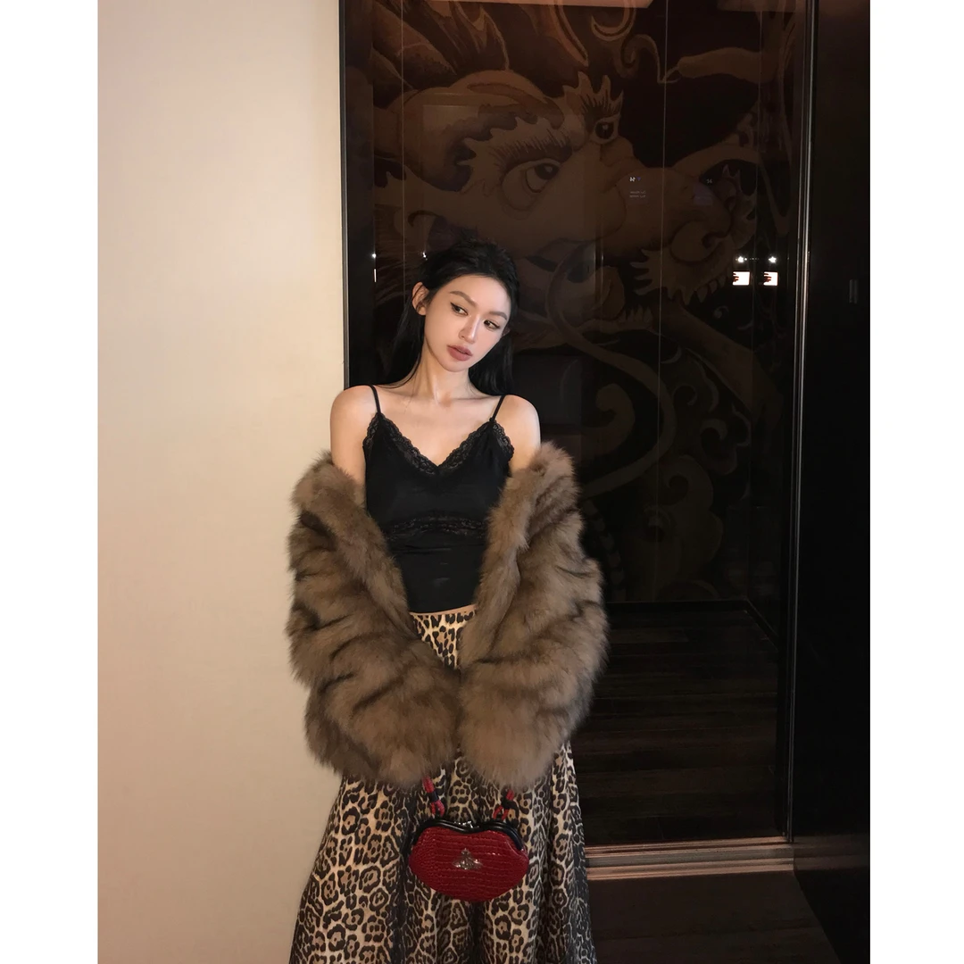COCO皮草“压轴大女主”时髦新款进口狐狸毛基础款皮草外套女冬