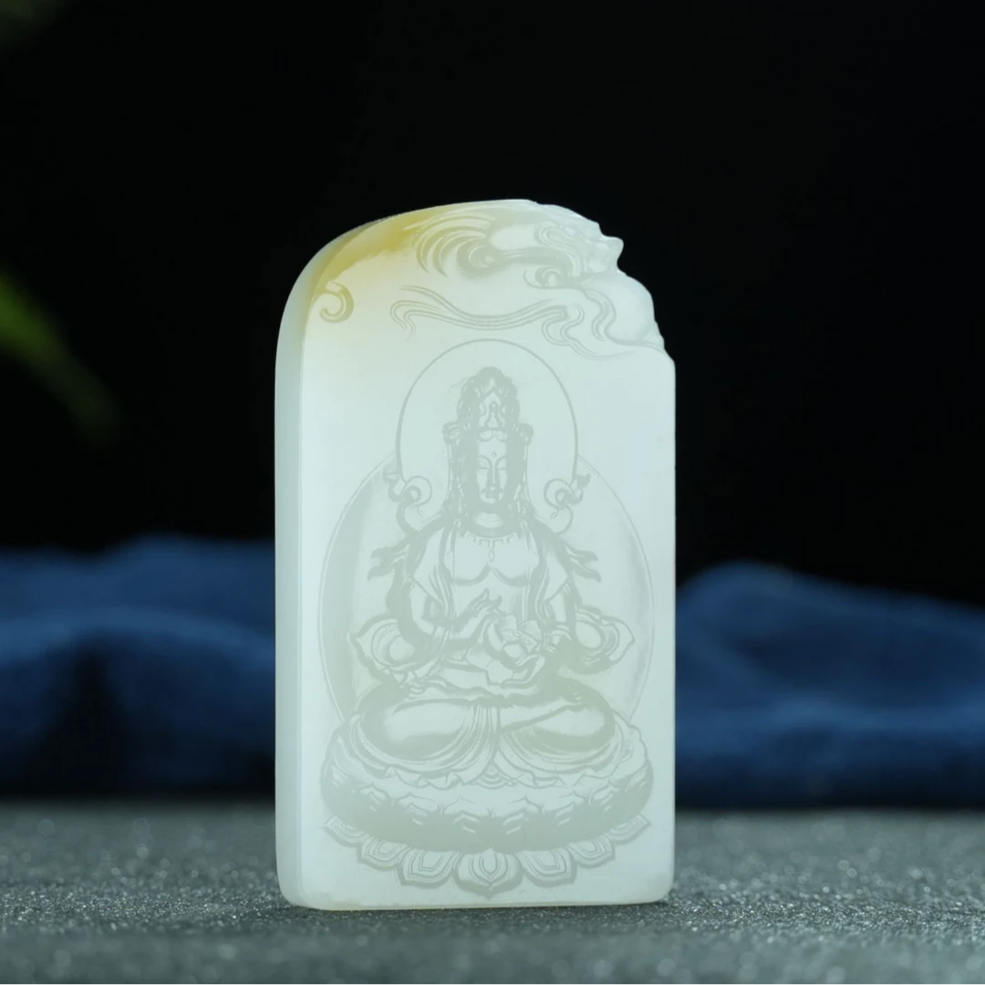 精品新疆和田玉且末糖白观音吊坠双色俏色巧雕事事如意男女士挂件