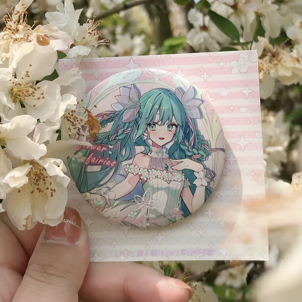 〔花の精灵〕初音未来同人周边 画师稿件授权 立牌 吧唧58mm 包邮