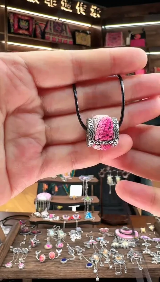 【闪购商品】织绣135黔东南苗族刺绣