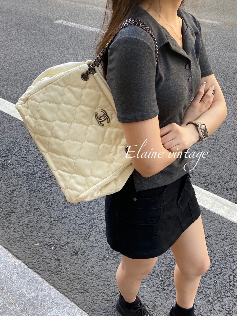 95新 Chanel/香奈儿 白色银扣托特包（卡标齐，漏价）