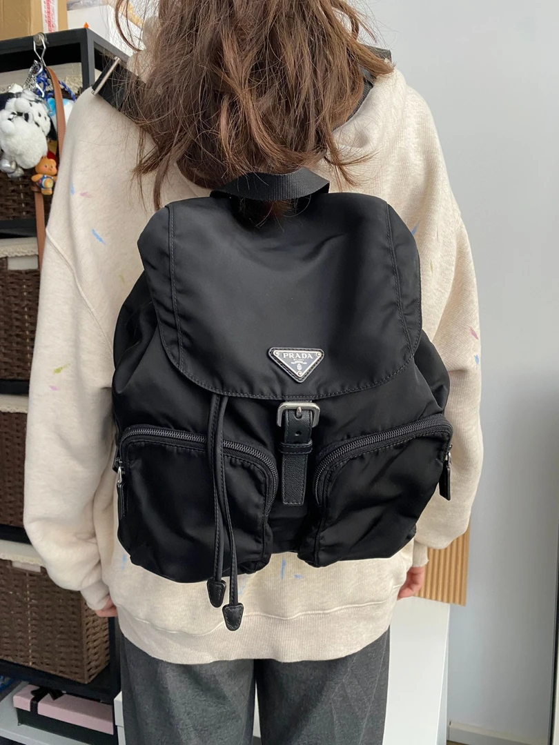 95新 Prada/普拉达 Prada黑银双拉链现代款双肩包