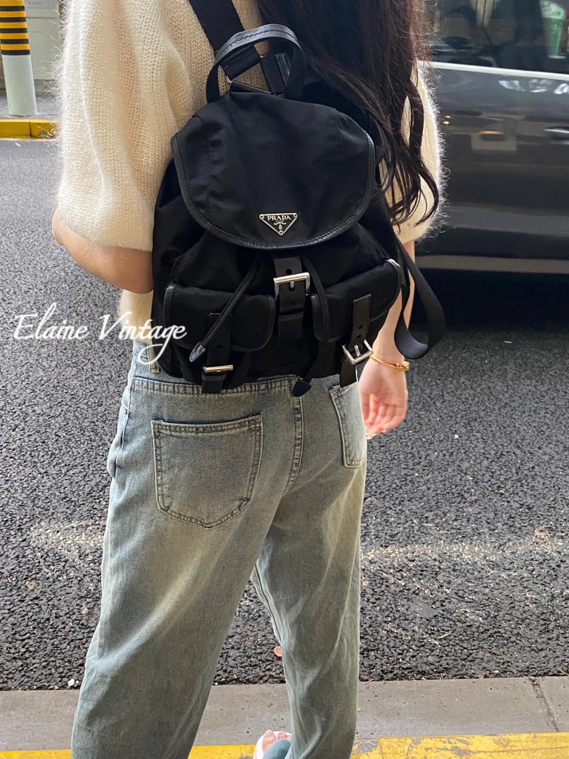 95新 Prada/普拉达 拼皮黑色双肩包小号、通勤百搭24cm/Y104