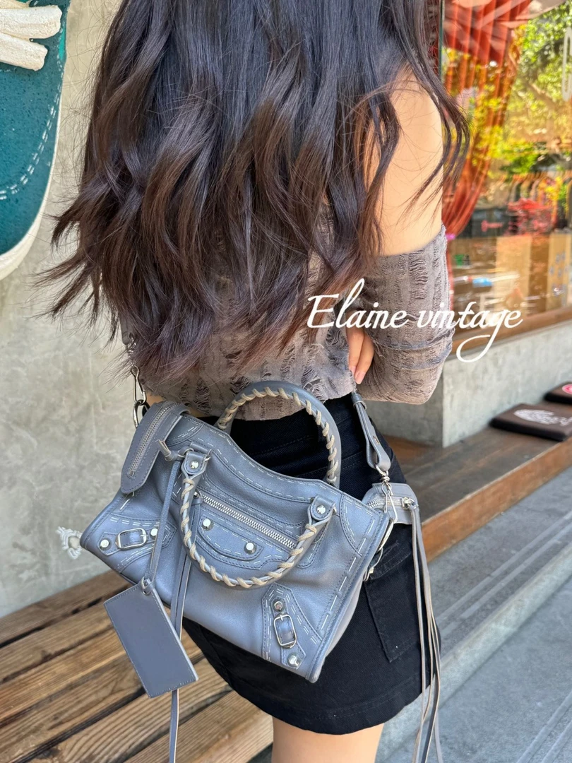 95新 Balenciaga/巴黎世家 灰银外缝线mini机车包超帅超好看