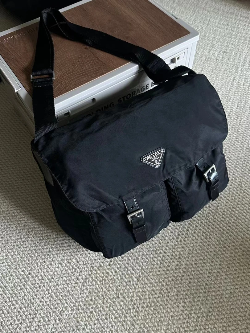 95新 Prada/普拉达 Prada邮差包大号37cm（适合男生）