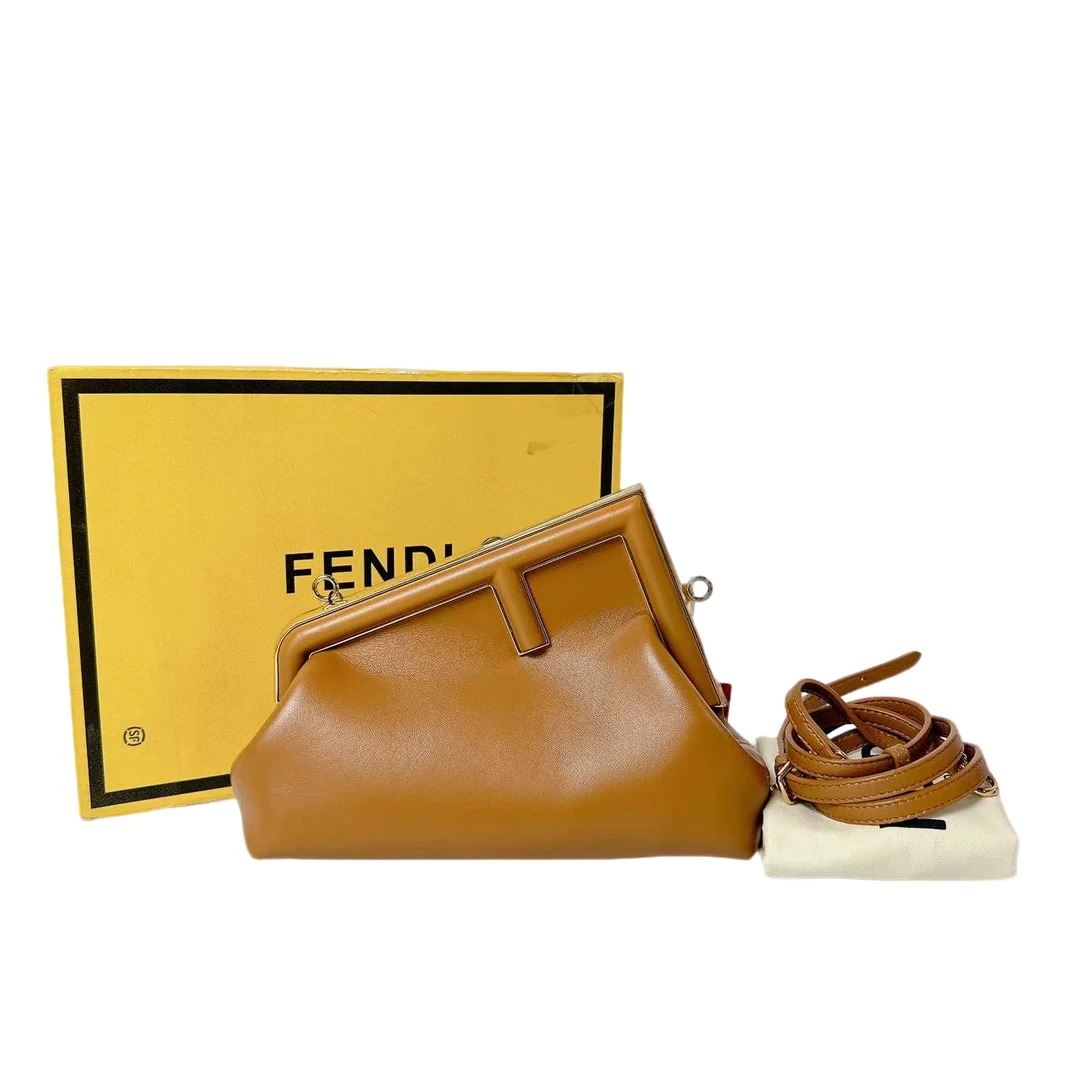 95新 FENDI/芬迪 安洁利严选斜挎包/YH101719