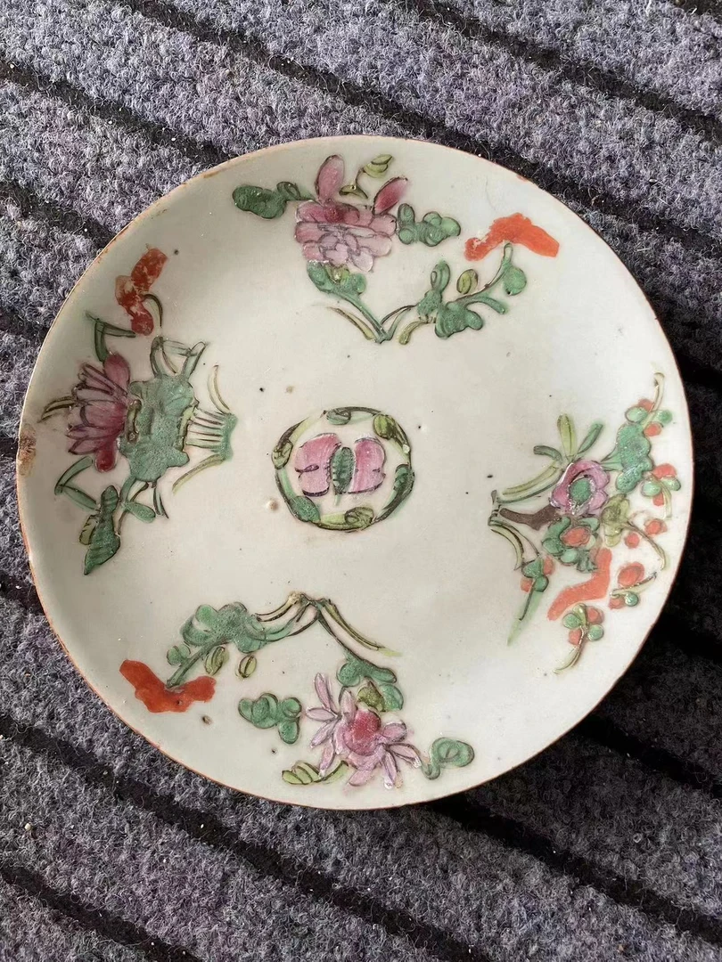 缠枝花纹手绘圆盘手工陶瓷