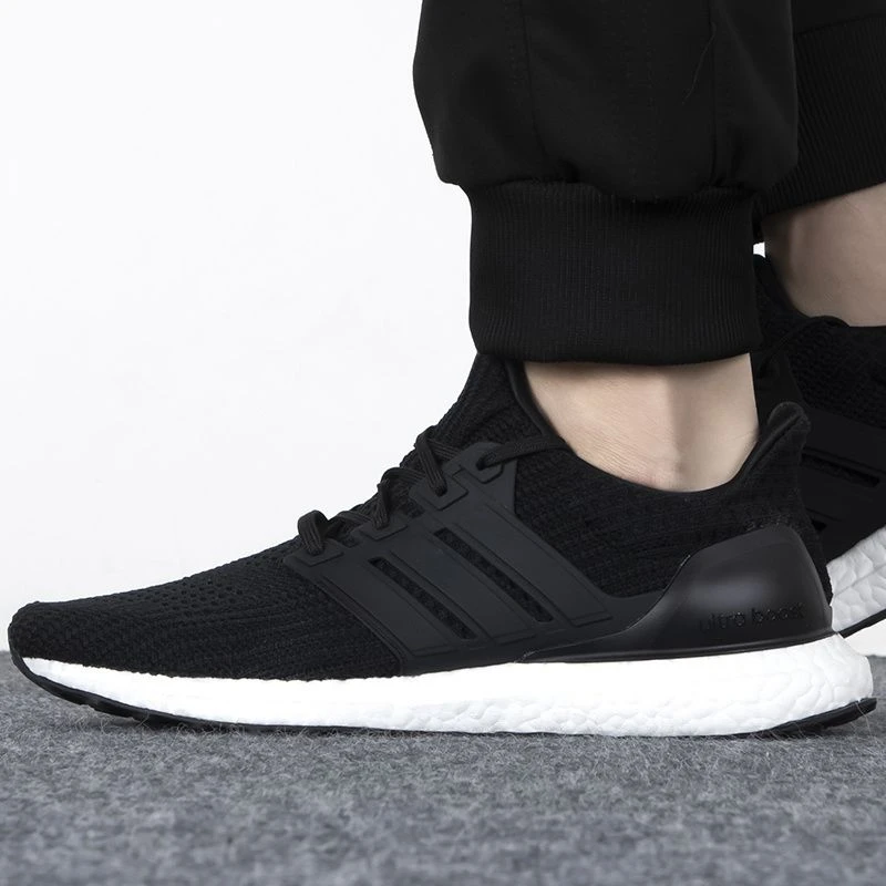 正品Adidas/阿迪达斯男子低帮轻便百搭运动休闲跑步鞋 FY9318