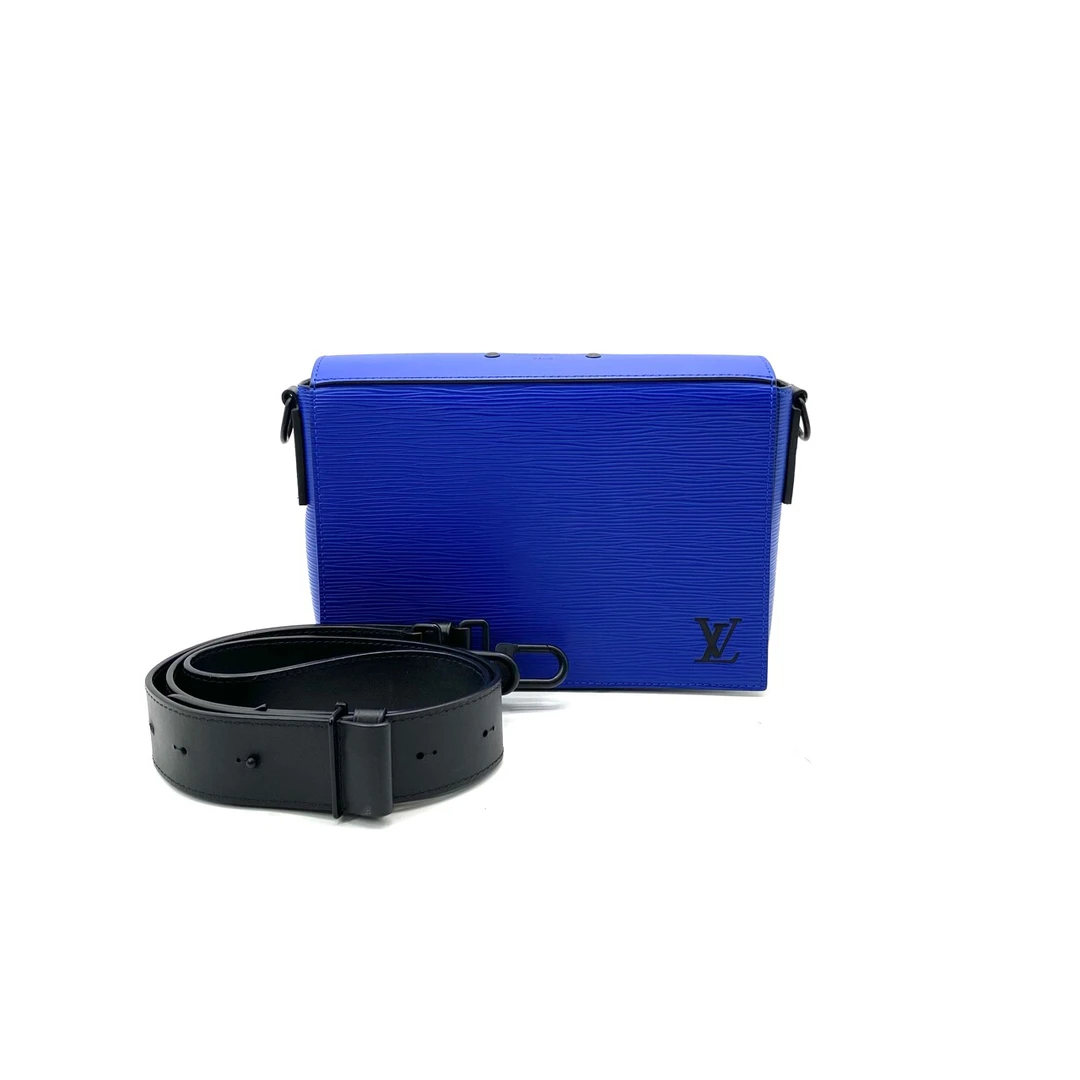 99新 LouisVuitton/路易威登 蓝色全皮水波纹斜挎包 尺寸24/17