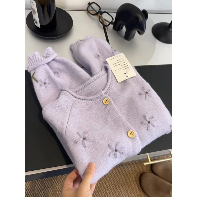 2025秋冬季穿搭新款立体花朵紫色小香风设计感百搭女毛衣针织开衫