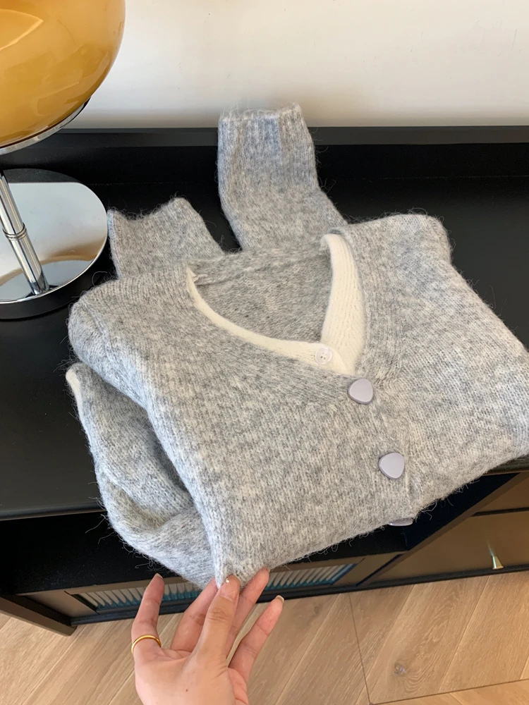 假两件灰色v领气质针织开衫毛衣外套女小个子慵懒风入秋韩系穿搭