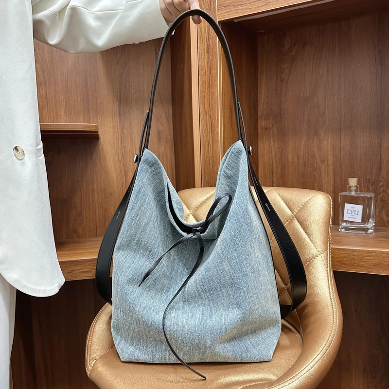 小众设计时尚休闲大容量托特包帆布包牛仔单肩包文艺范水桶包大包