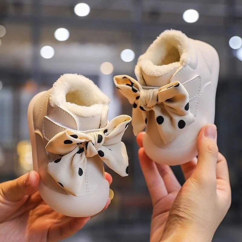 秋冬季宝宝加绒雪地靴女1-2一3岁半婴儿软底学步鞋子短靴小童棉靴