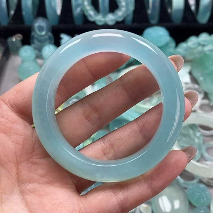 蛇纹石玉手镯未镶嵌惜**?