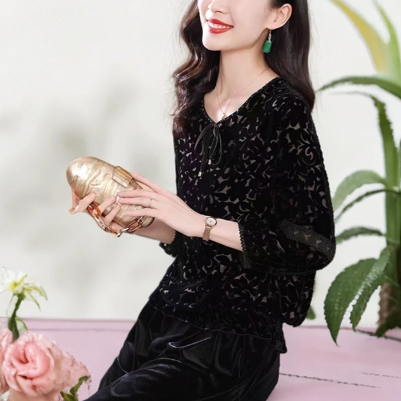 春季秋季桑蚕丝经典黑色网红款妈妈装蕾丝高贵上衣植绒复古新中式