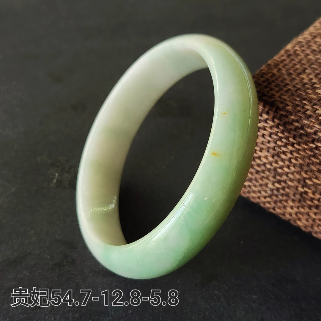 缅甸天然翡翠A货 白底青小圈口54mm贵妃 细腻洒金 底色清爽秀气