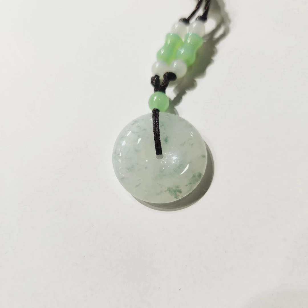 缅甸天然翡翠A货:飘花平安扣吊坠，冰透灵动，时尚编织百搭复古简约