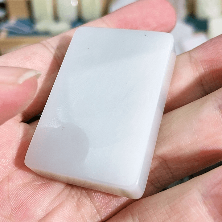 和田玉颈饰未镶嵌何**尘