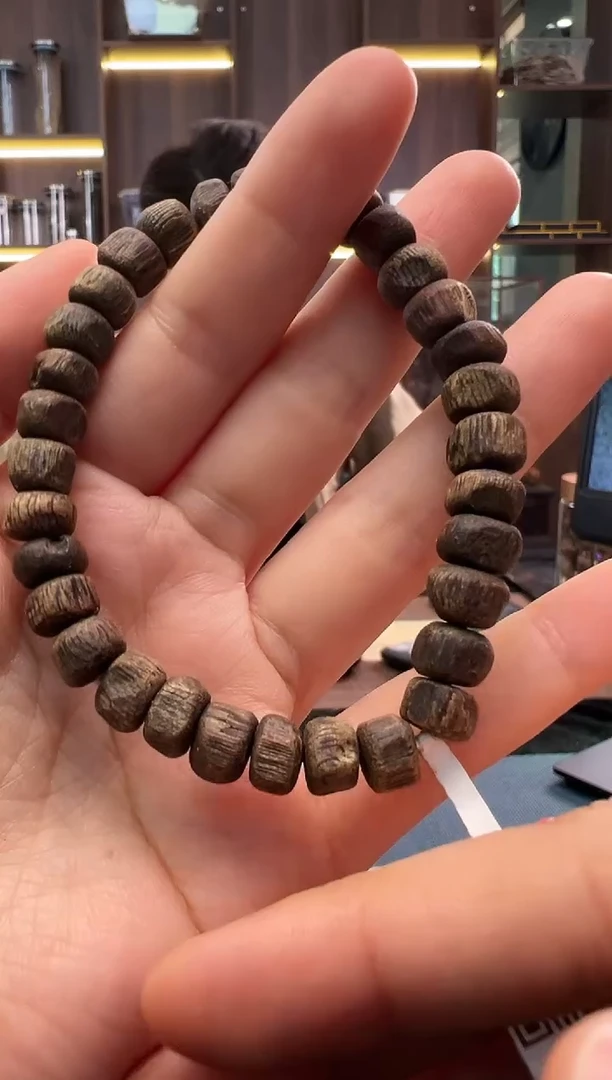 【闪购商品】沉香手串813号虫漏沉水单圈多样性发一089