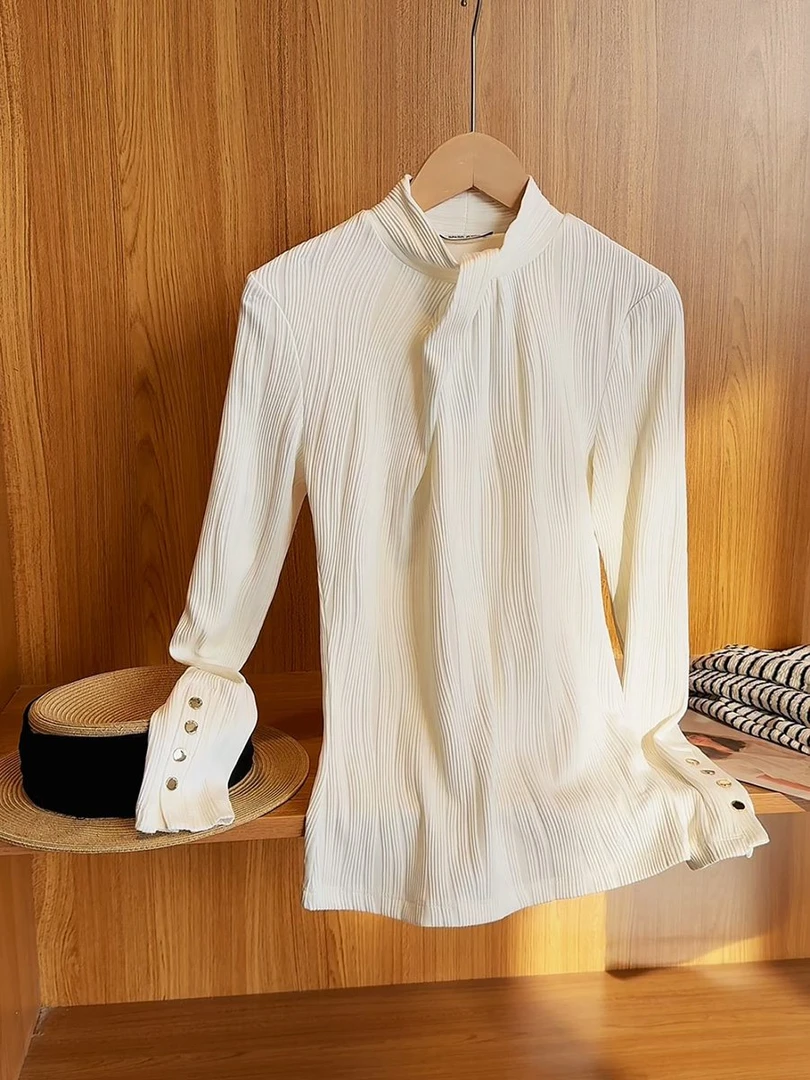 设计感扭结半高领长袖T恤女秋季修身白色金扣袖口打底衫上衣