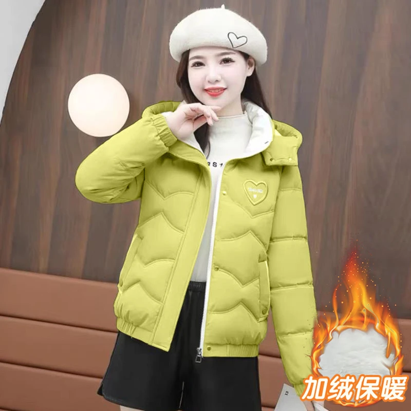 加绒加厚短款棉服女2025年冬季新款减龄时髦韩版百搭爱心连帽外套