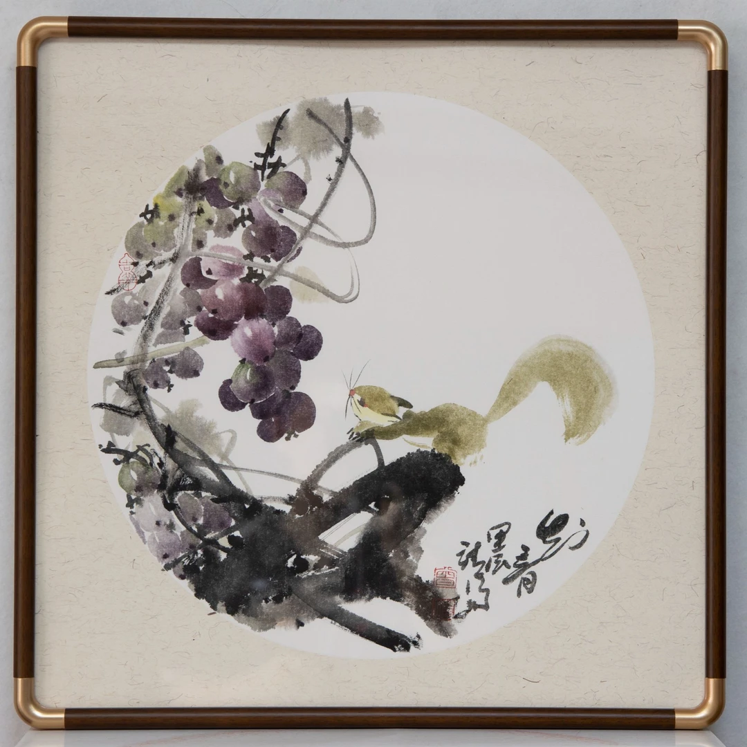 国画写意花鸟画葡萄松鼠纯手绘50×50厘米装框可定制