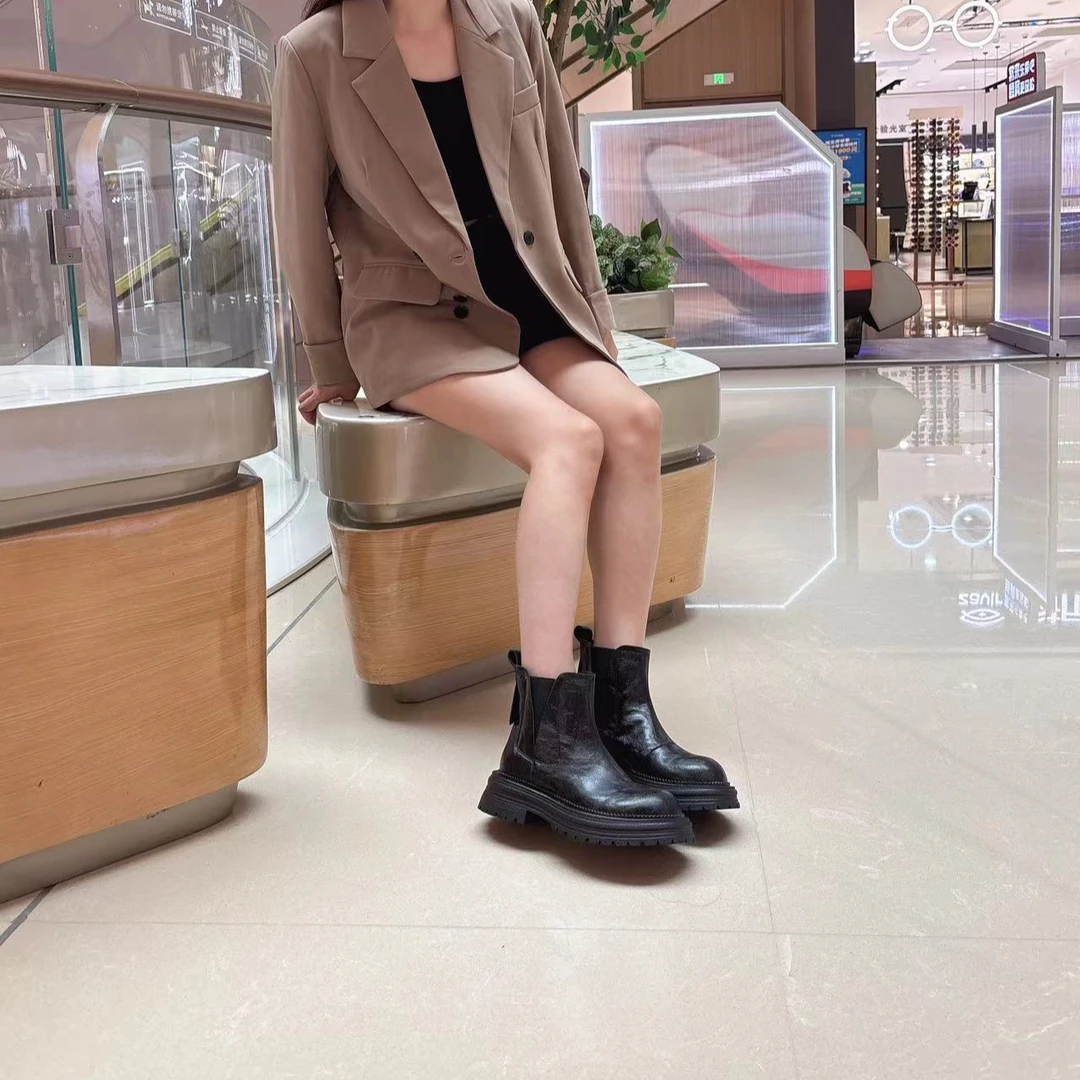 时装靴2024年网红气质爆款秋冬时尚洋气平底切尔西靴短筒流行新款