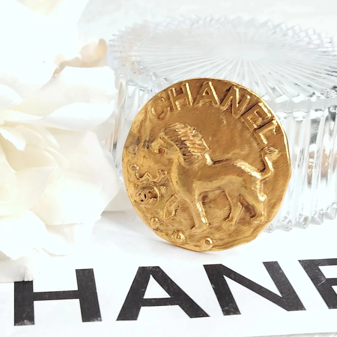 95新 Chanel/香奈儿 中古素金狮子胸针/EJ47167