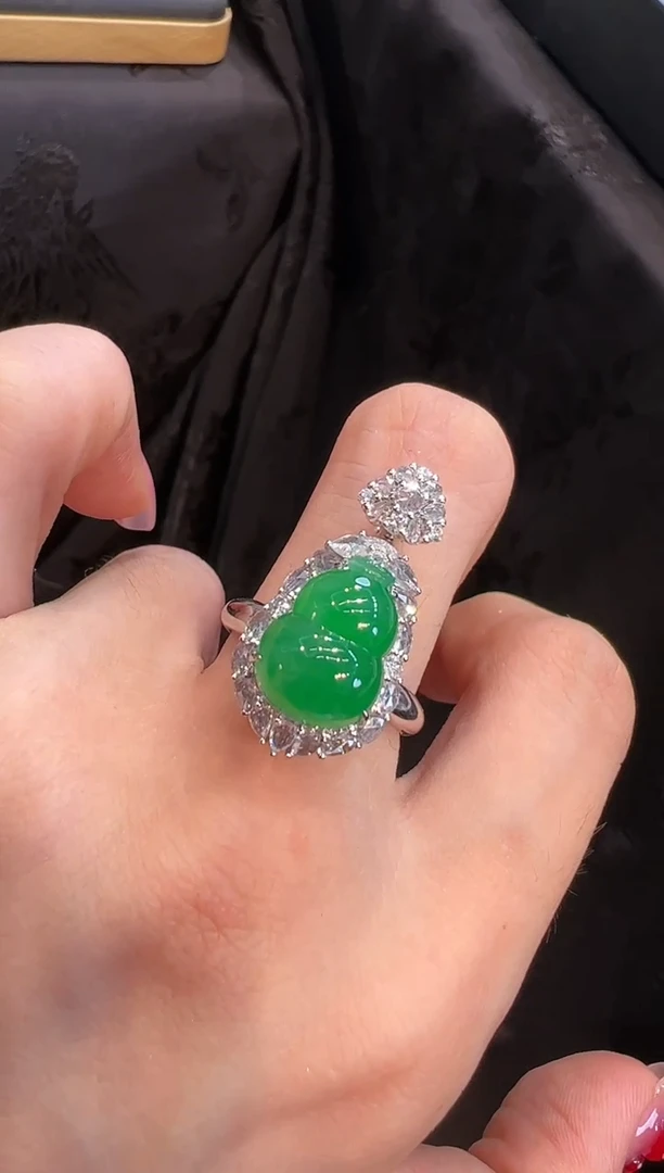 【闪购商品】翡翠戒指18K金镶嵌吊坠