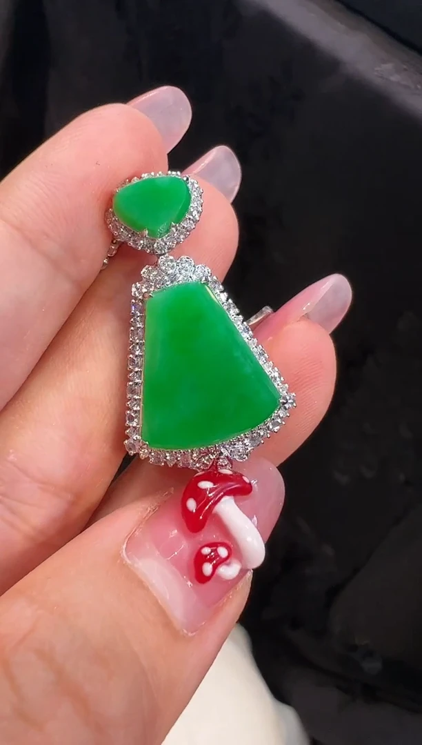 【闪购商品】翡翠颈饰18K金镶嵌吊坠