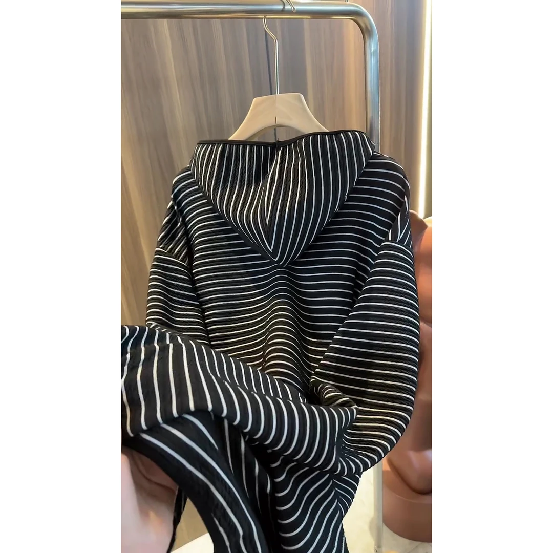 帽款黑白条纹T恤秋季设计感显瘦连帽条纹衫