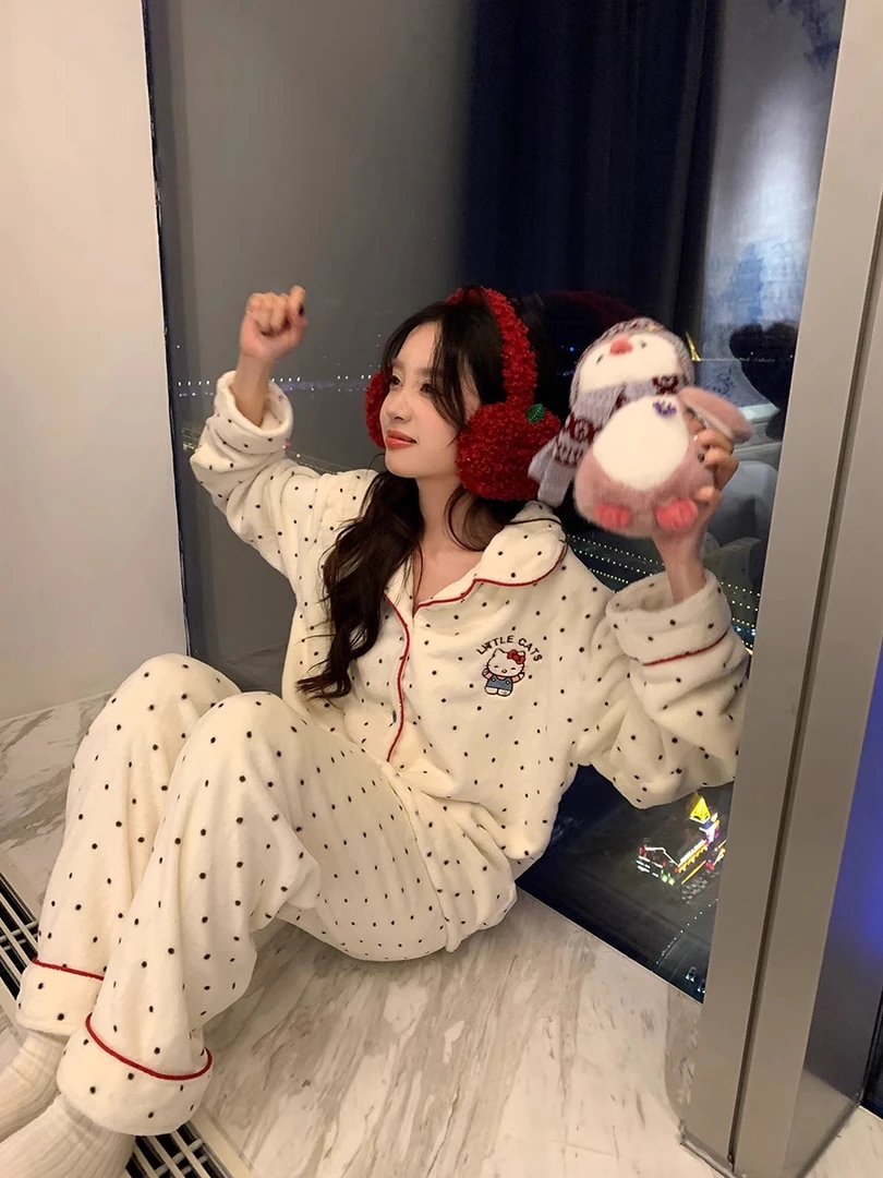 秋冬季法兰绒加厚卡通KT猫波点保暖睡衣珊瑚绒保暖家居服可外穿女