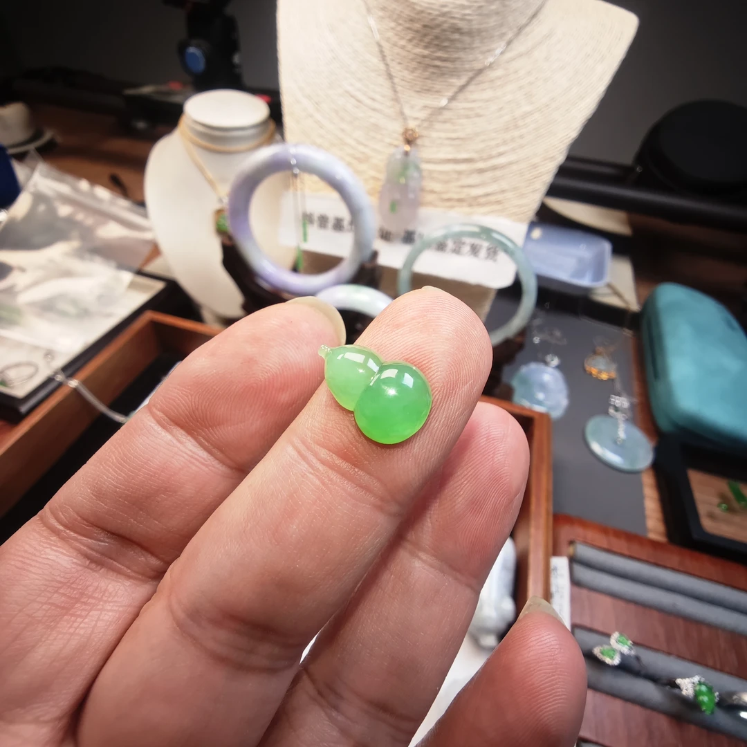 缅甸翡翠A货木那甜阳绿葫芦精致素款满绿高冰气质时尚百搭