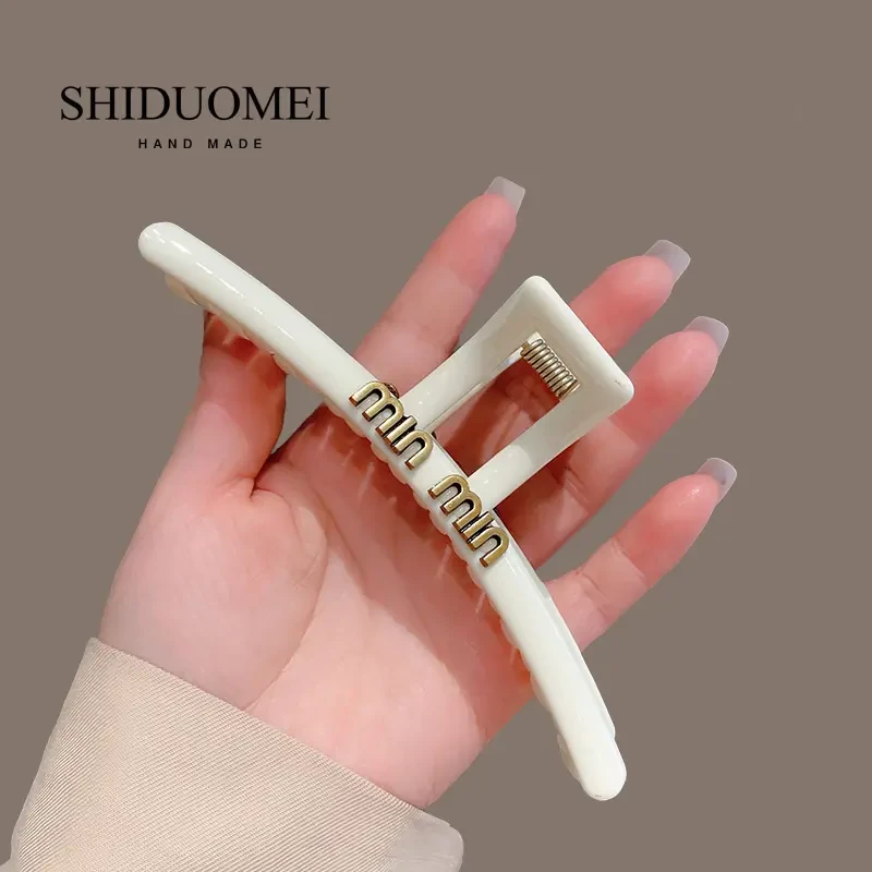 非金属发饰 韩国高级感字母发夹后脑勺鲨鱼夹女优雅气质抓夹夏季