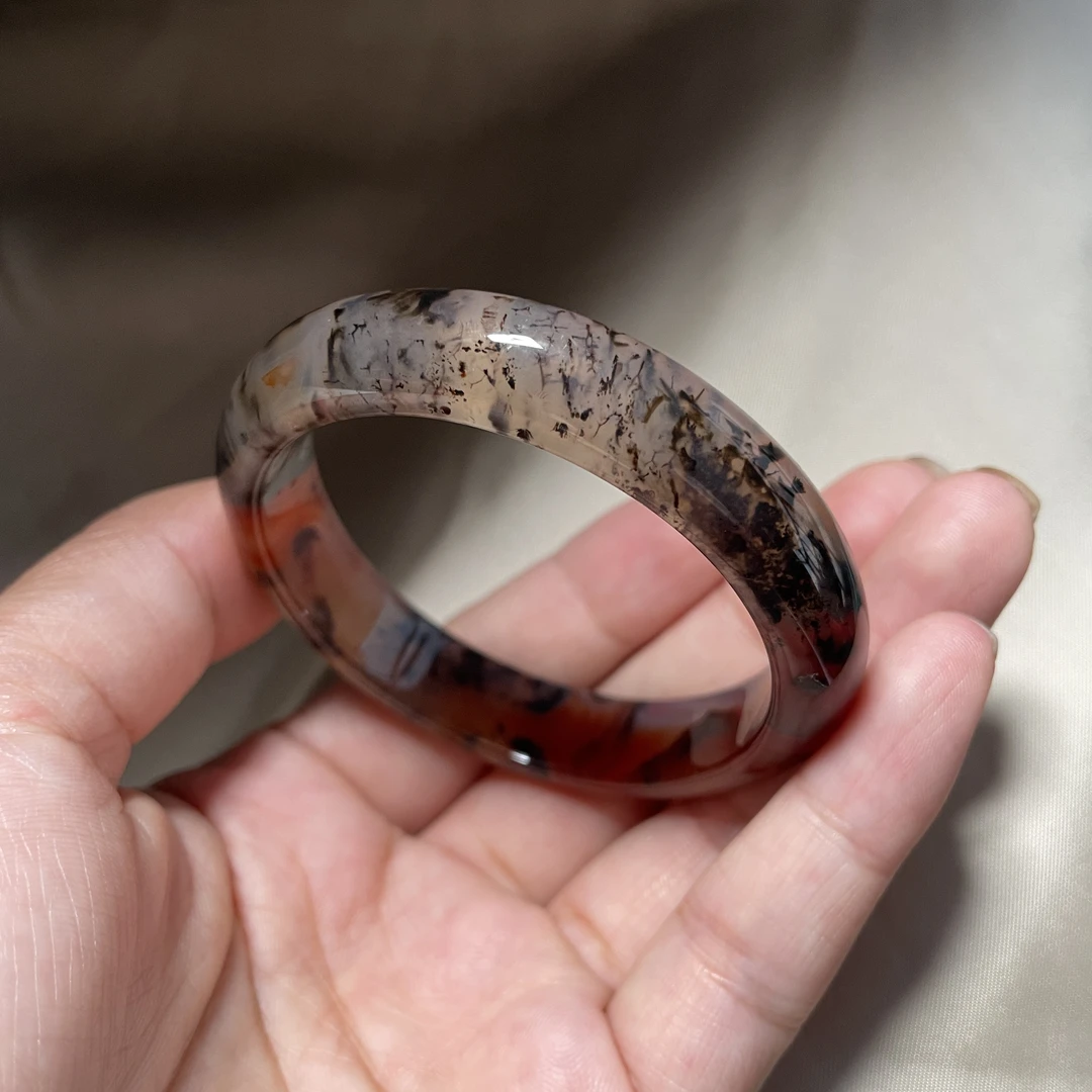 52.2口径天然玛瑙草花意境飘红俏色原生手镯（092）