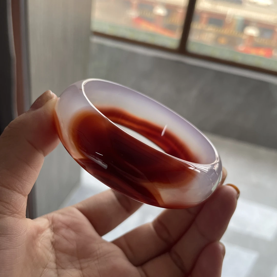 61.3口径天然玛瑙紫冰底飘花俏色紫红锦鲤荧光冰透手镯（506）