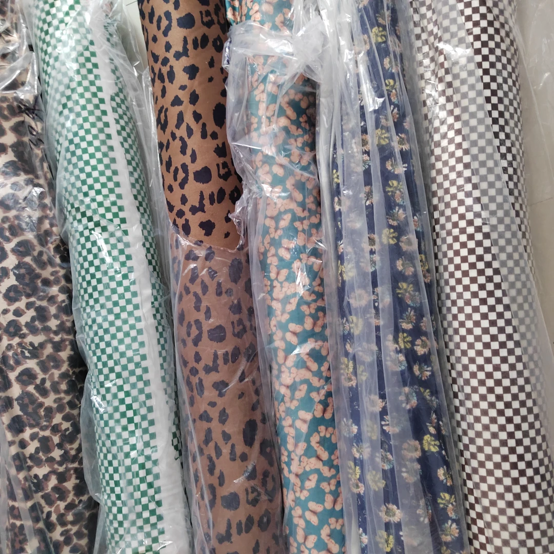 新款棋盘格小花布满50包邮偏远地区除外