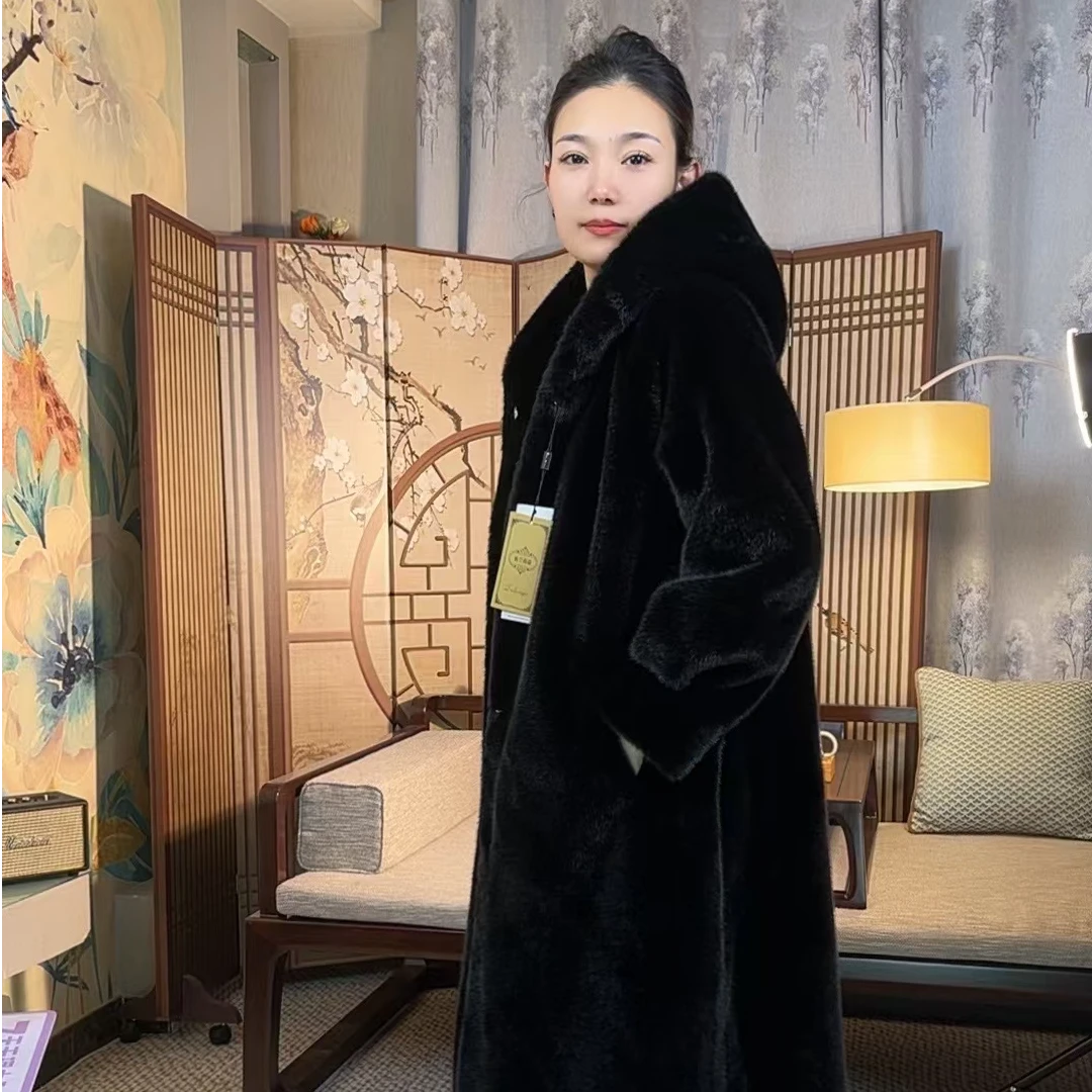 2024年冬季新款时尚保暖女士休闲连帽中长款毛绒外套