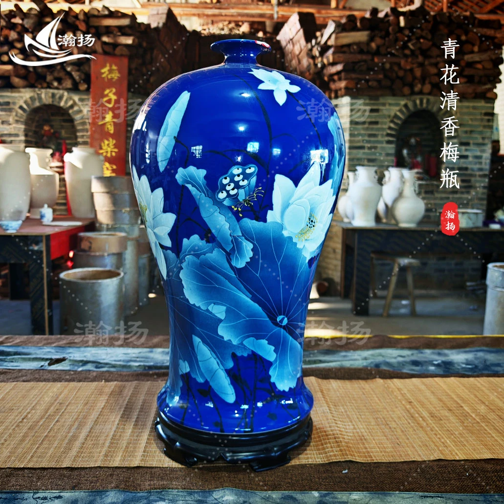 景德镇纯手绘陶瓷花瓶摆件青花清香梅瓶