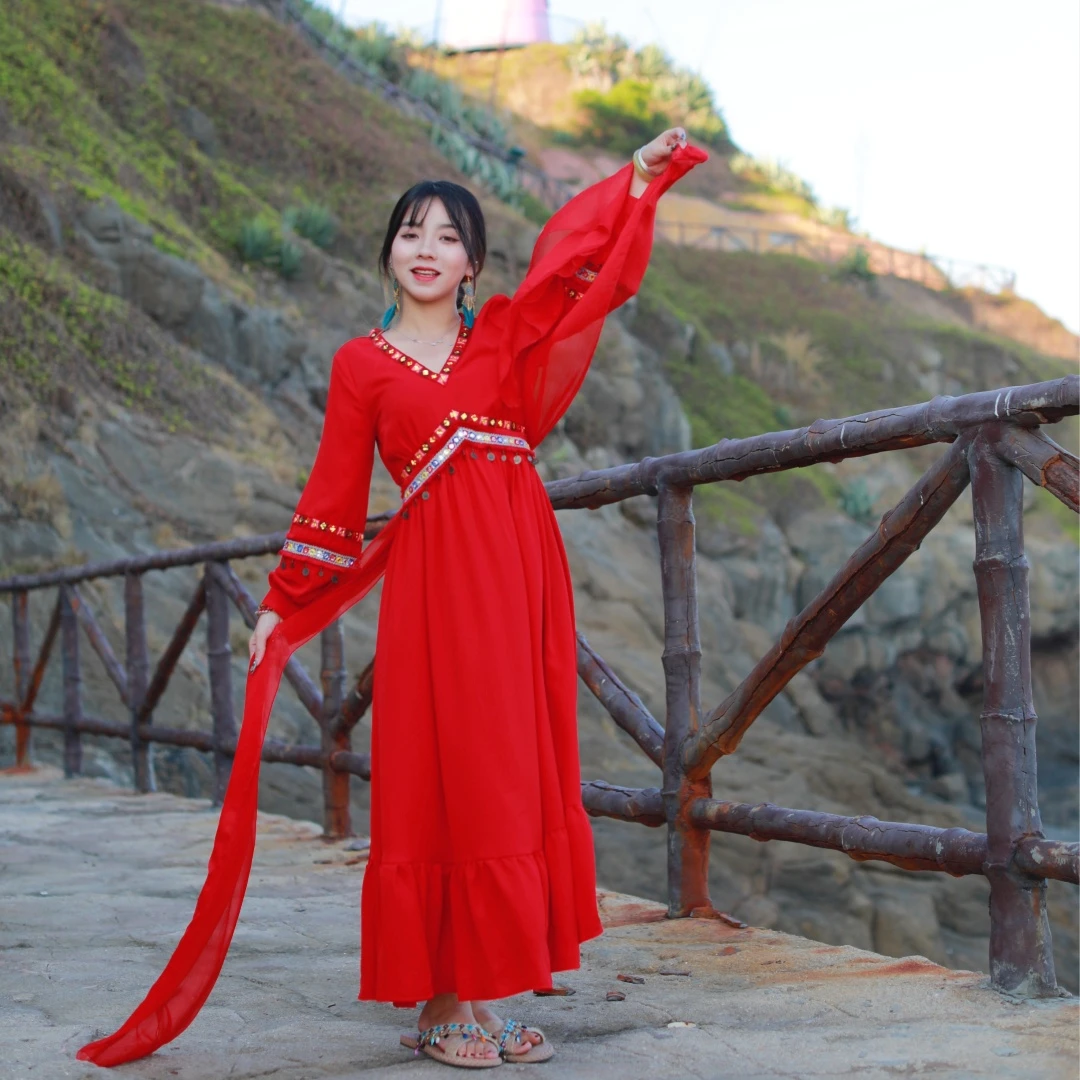 红色连衣裙夏女长三亚旅游穿搭沙漠民族风拍照沙滩裙海边度假超仙