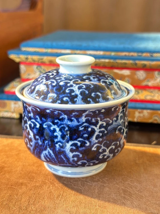 五云随安青花江崖海水纹盖碗