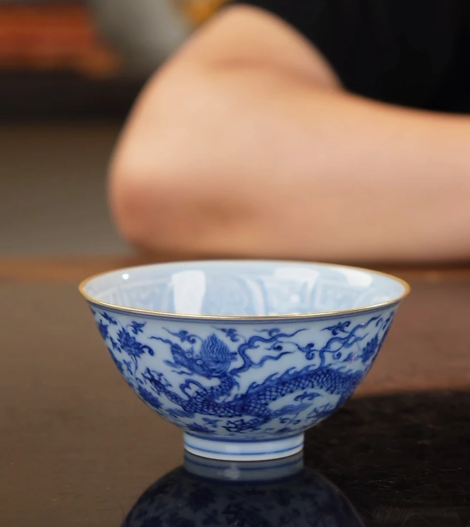 清本源内膜印宝相纹外蓝上蓝龙穿花宫碗口径9高4.5满容120重33g