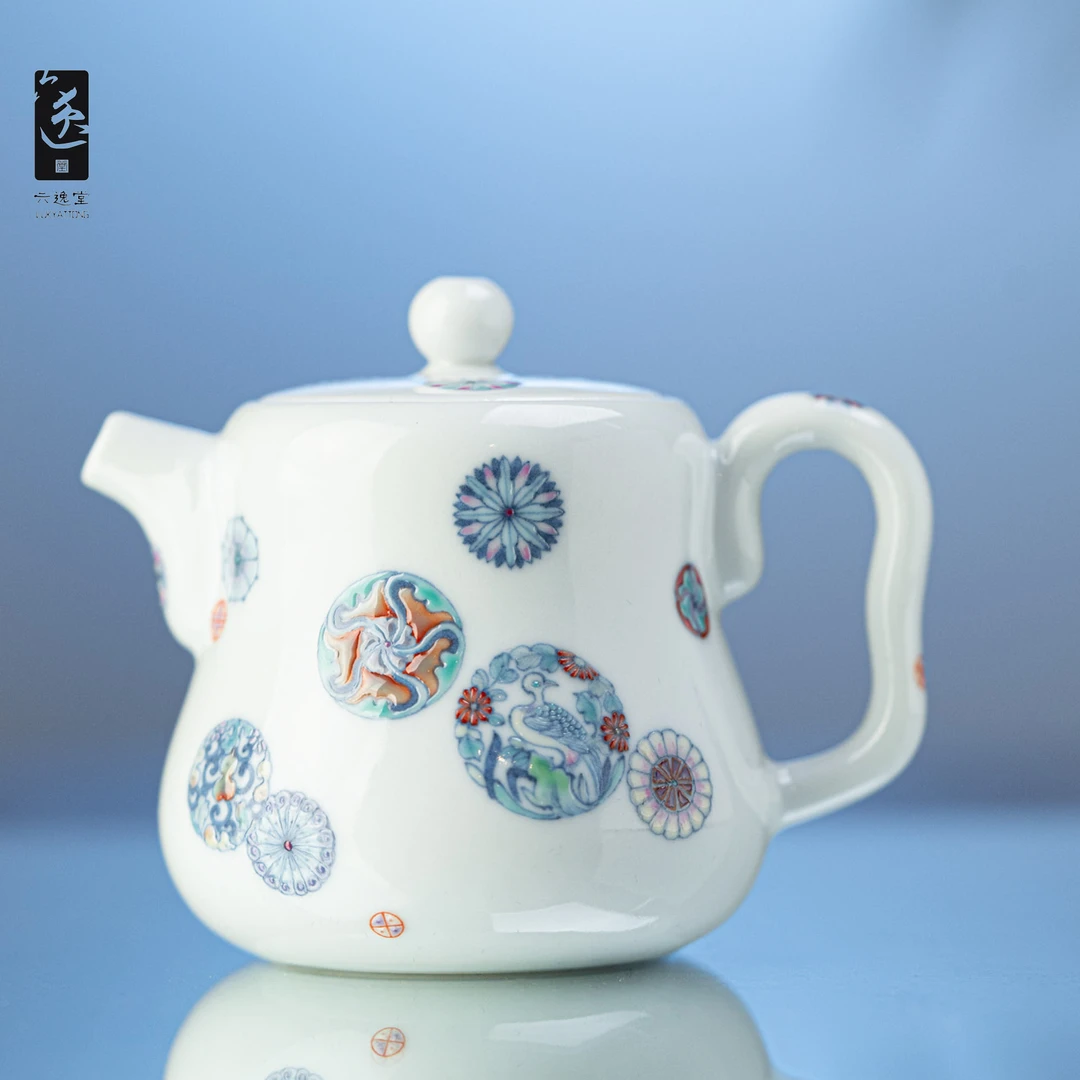 六逸堂青花斗彩福禄寿皮球花壶